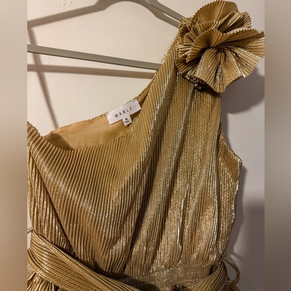 Red Dress - Queen of Gems Gold Dress -size medium- sold out!! - Picture 7 of 8